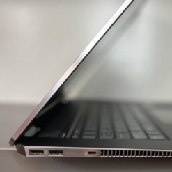 لپ تاپ استوک اچ پی HP ZBook Studio G5 پردازنده i7 نسل نهم رم ۱۶ حافظه ۲۵۶ صفحه نمایش ۱۵.۴ اینچ